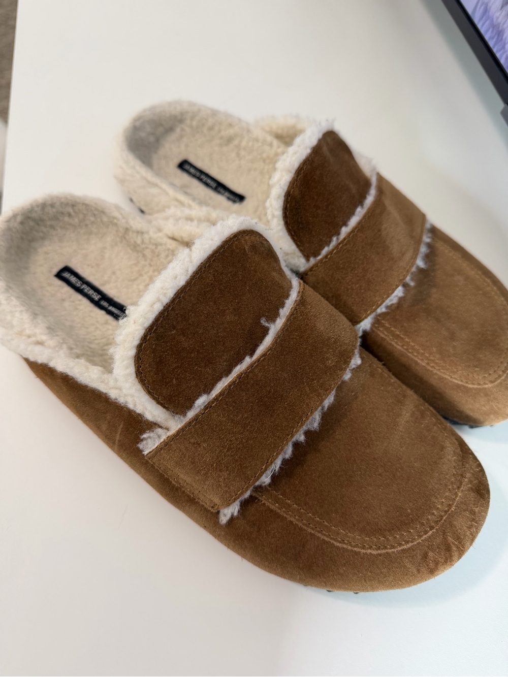 James Perse Brown Suede & Sherpa Mules - Size 10
Описание